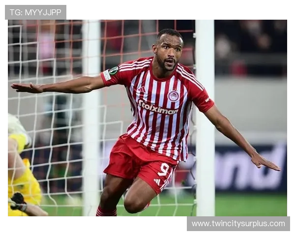 阿森纳海报热身欧冠战奥林匹亚科斯拉亚成为焦点明星